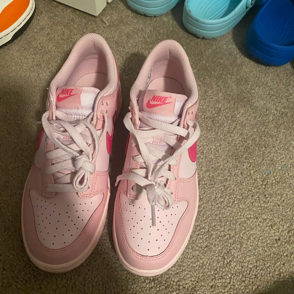 pink dunks - Picture 2 of 3